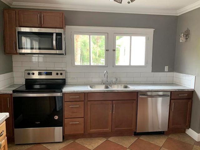 201 E VOORHIS AVENUE, Deland, FL 32724