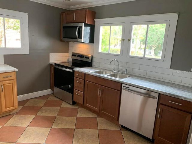 201 E VOORHIS AVENUE, Deland, FL 32724