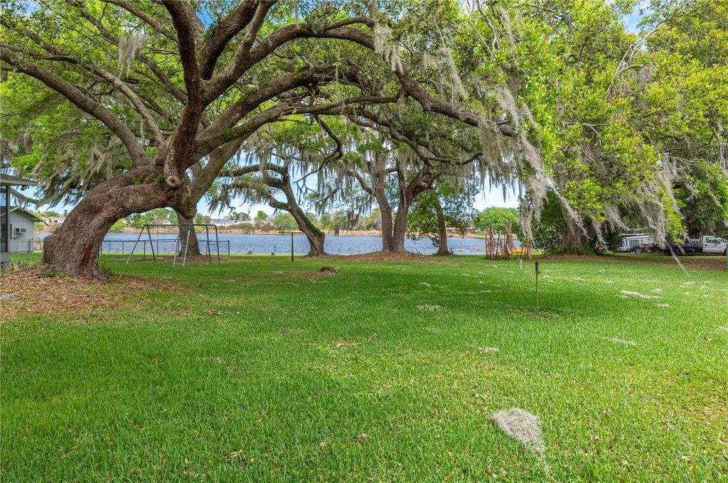 Image 16 of property listing at 1318 MOSS AVENUE, Haines City, FL 33844