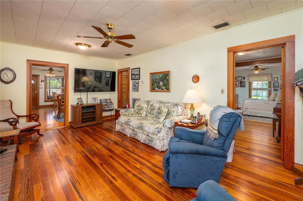 Image 21 of property listing at 1318 MOSS AVENUE, Haines City, FL 33844