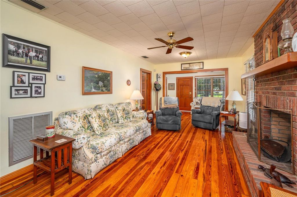 Image 24 of property listing at 1318 MOSS AVENUE, Haines City, FL 33844