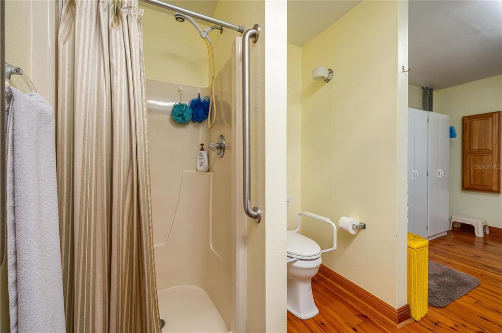 Image 33 of property listing at 1318 MOSS AVENUE, Haines City, FL 33844