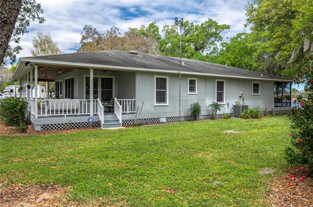 Image 8 of property listing at 1318 MOSS AVENUE, Haines City, FL 33844