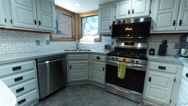 1104 E 137th Street, Glenpool, OK 74033