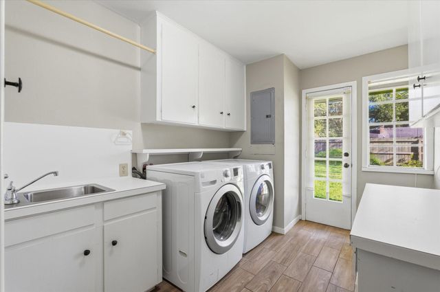 6004 Lakeside Drive, Liberty, TX 77575