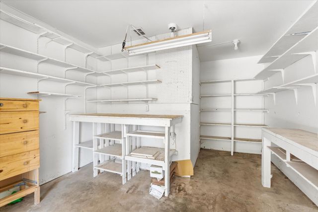 6004 Lakeside Drive, Liberty, TX 77575