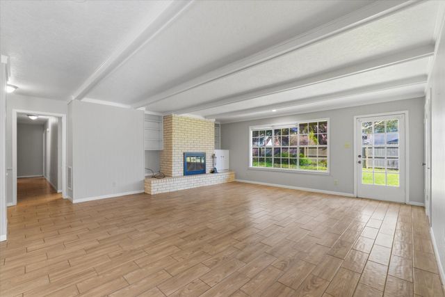 6004 Lakeside Drive, Liberty, TX 77575