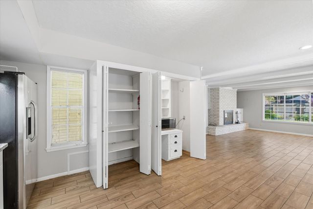 6004 Lakeside Drive, Liberty, TX 77575