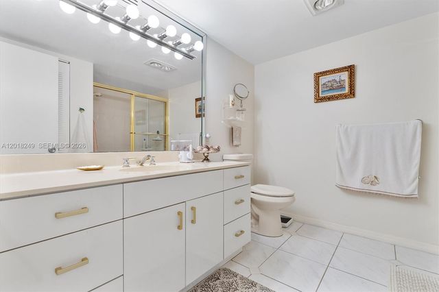 2017 S Ocean Dr 910, Hallandale Beach, FL 33009