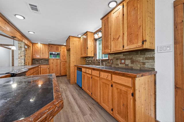 12163 Oak Leaf Road, Conroe, TX 77303