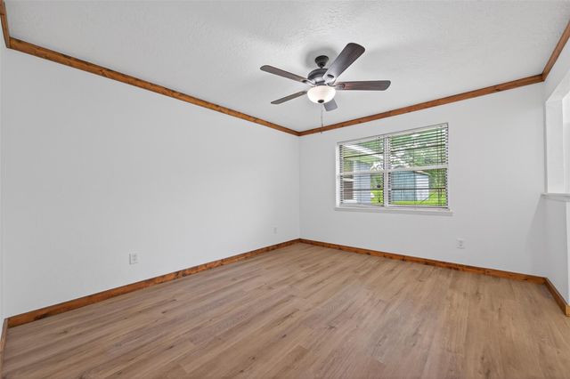 12163 Oak Leaf Road, Conroe, TX 77303