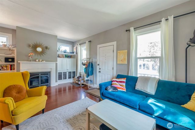 937 N 88th Street, Seattle, WA 98103