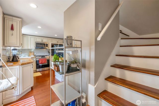 937 N 88th Street, Seattle, WA 98103