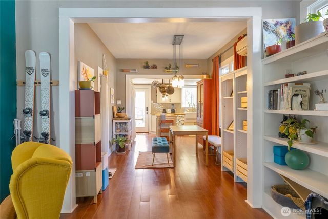 937 N 88th Street, Seattle, WA 98103