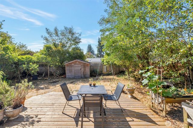 937 N 88th Street, Seattle, WA 98103