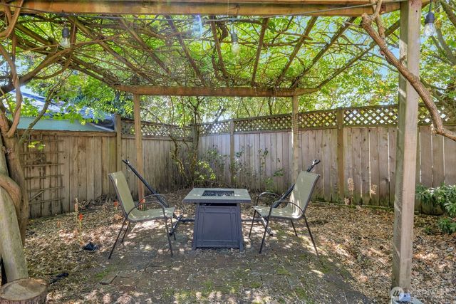 937 N 88th Street, Seattle, WA 98103
