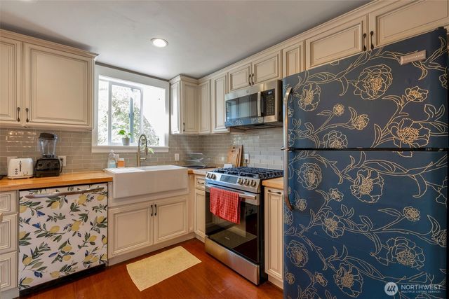 937 N 88th Street, Seattle, WA 98103