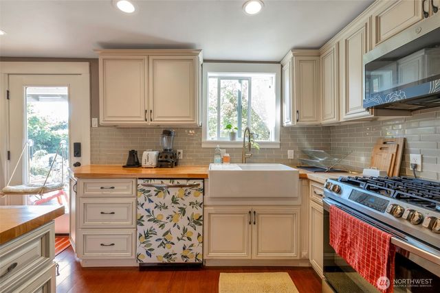 937 N 88th Street, Seattle, WA 98103