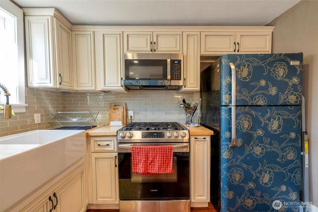 937 N 88th Street, Seattle, WA 98103