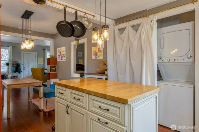 937 N 88th Street, Seattle, WA 98103