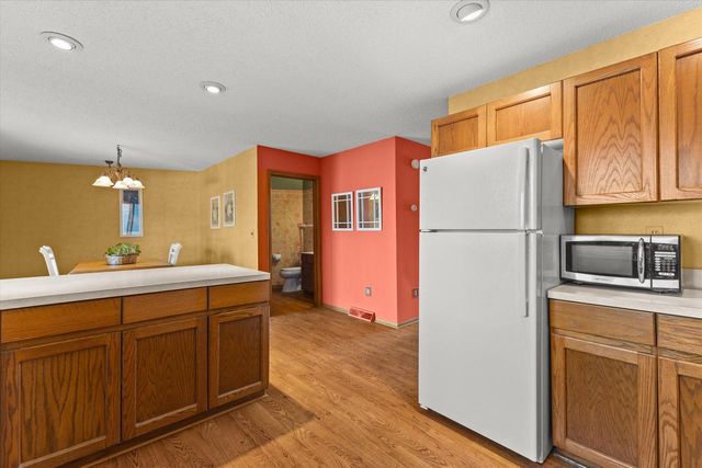 15634 W Brook DRIVE, New Berlin, WI 53151