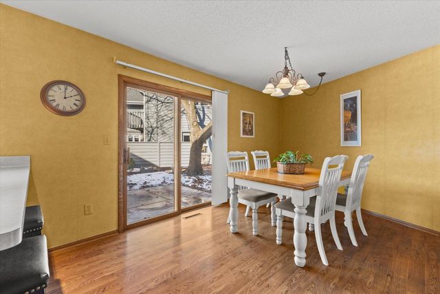 15634 W Brook DRIVE, New Berlin, WI 53151