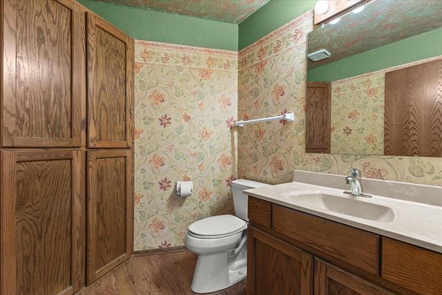 15634 W Brook DRIVE, New Berlin, WI 53151