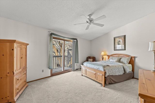 15634 W Brook DRIVE, New Berlin, WI 53151