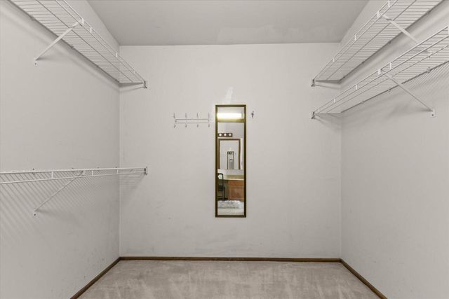 15634 W Brook DRIVE, New Berlin, WI 53151