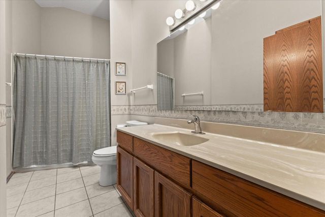 15634 W Brook DRIVE, New Berlin, WI 53151