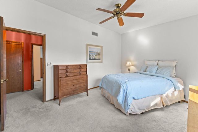 15634 W Brook DRIVE, New Berlin, WI 53151