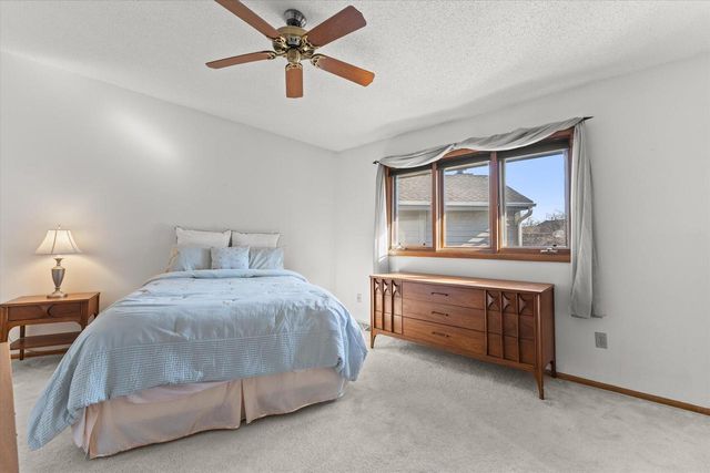 15634 W Brook DRIVE, New Berlin, WI 53151