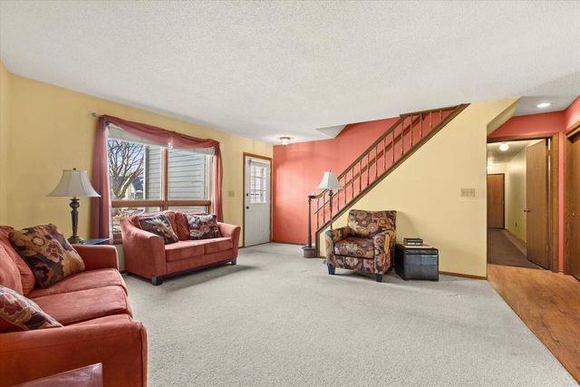 15634 W Brook DRIVE, New Berlin, WI 53151