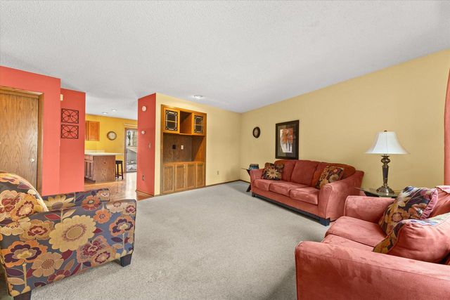 15634 W Brook DRIVE, New Berlin, WI 53151