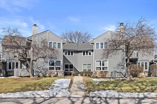 15634 W Brook DRIVE, New Berlin, WI 53151