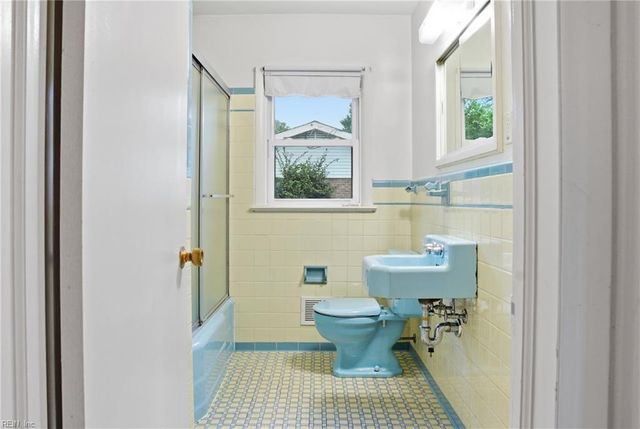 4716 Thoroughgood DR, Virginia Beach, VA 23455