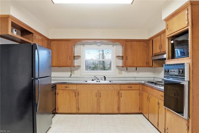 4716 Thoroughgood DR, Virginia Beach, VA 23455