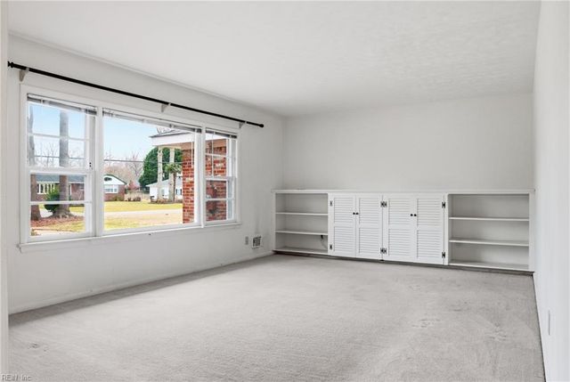 4716 Thoroughgood DR, Virginia Beach, VA 23455