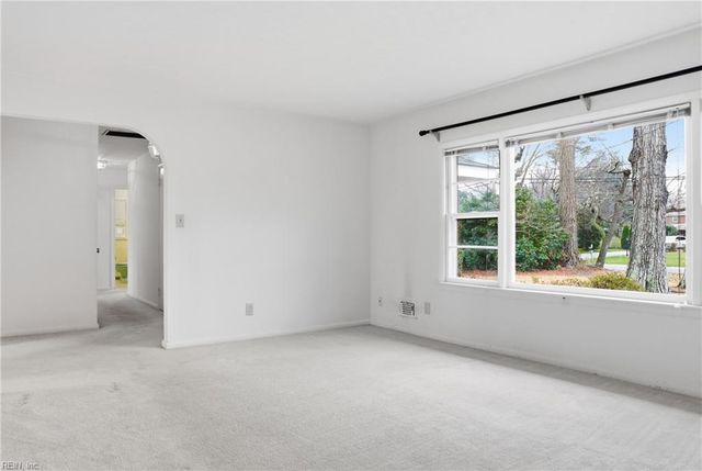 4716 Thoroughgood DR, Virginia Beach, VA 23455