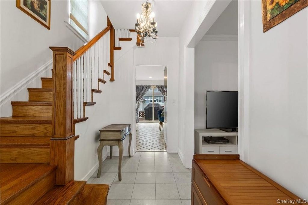 1051 Roselle Place, Woodmere, NY 11598 — photo 4