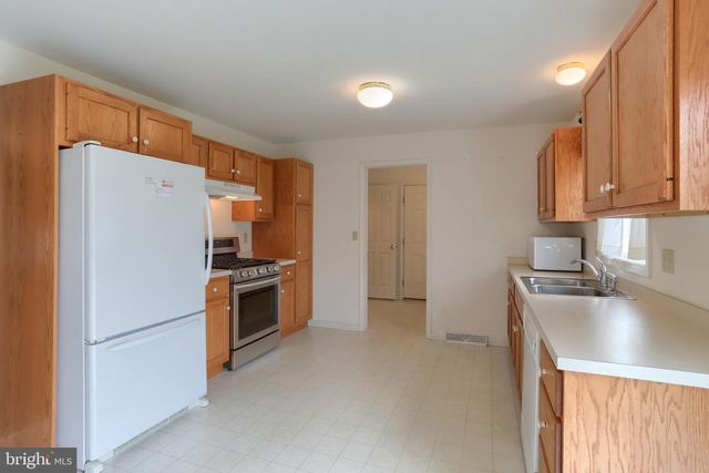 202 VILLAGE DR, Newmanstown, PA 17073