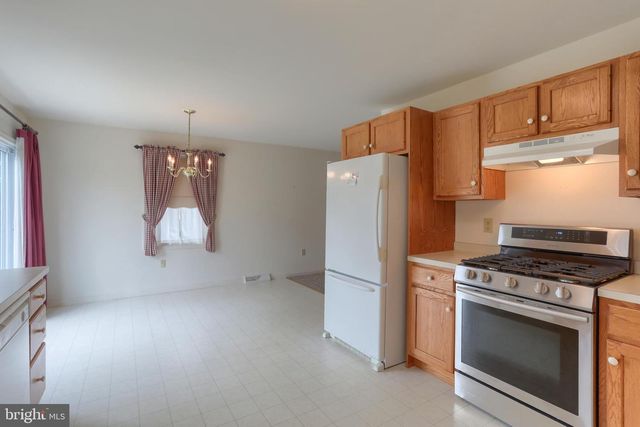 202 VILLAGE DR, Newmanstown, PA 17073