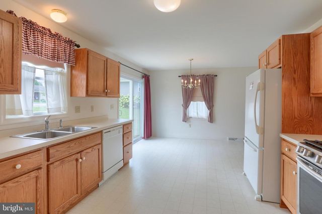 202 VILLAGE DR, Newmanstown, PA 17073