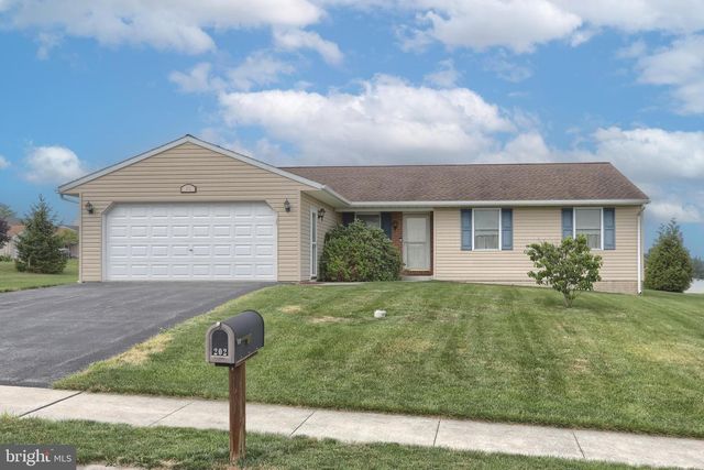 202 VILLAGE DR, Newmanstown, PA 17073