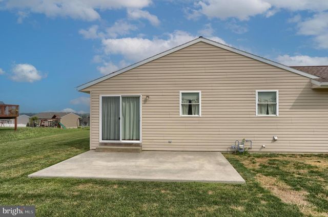 202 VILLAGE DR, Newmanstown, PA 17073