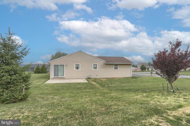 202 VILLAGE DR, Newmanstown, PA 17073