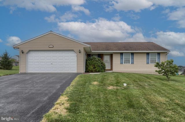 202 VILLAGE DR, Newmanstown, PA 17073