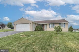 202 VILLAGE DR, Newmanstown, PA 17073