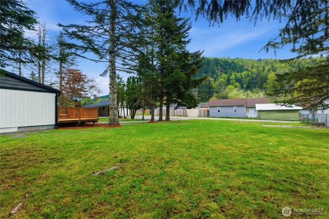 35224 312th Way SE, Enumclaw, WA 98022