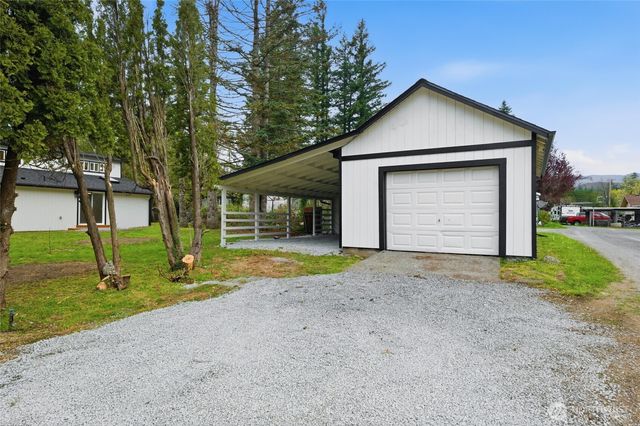 35224 312th Way SE, Enumclaw, WA 98022